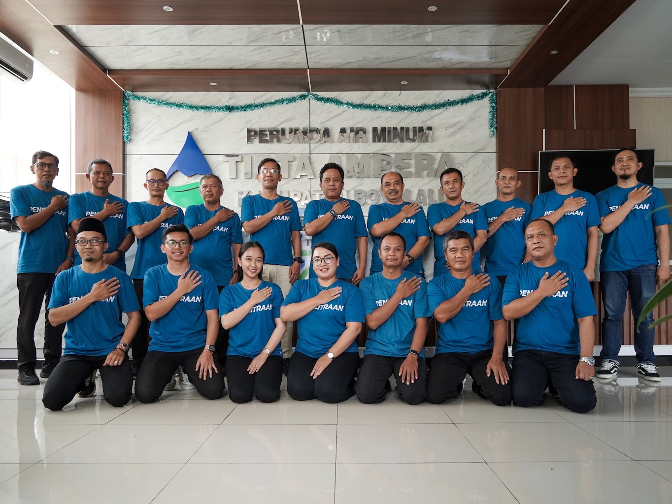 Ilustrasi Tim Tirta Ampera Melayani Masyarakat